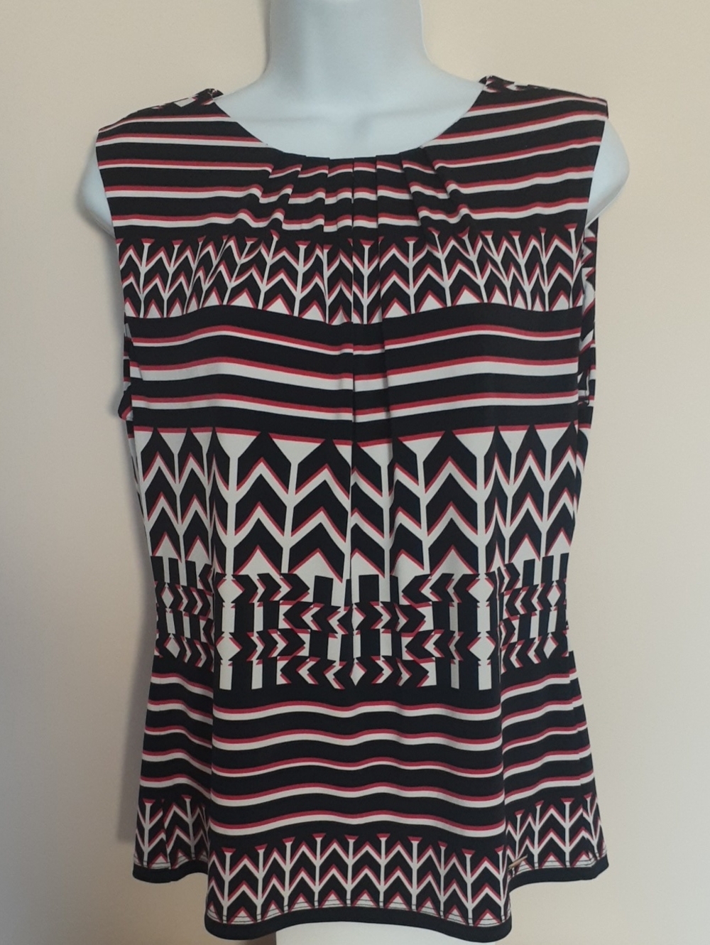 Sleeveless Geometric Stripe Top in Black, White & Pink - Sz M